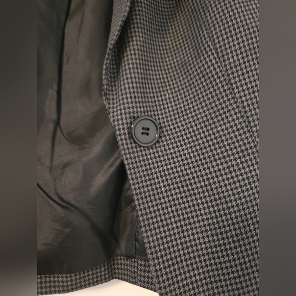 Blazer - Picture 4 of 5